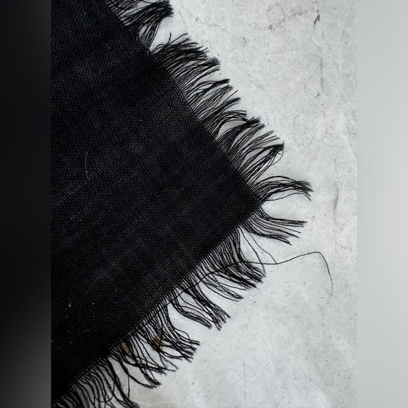 LOT 1546 HUGE CHANEL SILK CASHMERE SCARF 35 inches - Picture 8 of 16